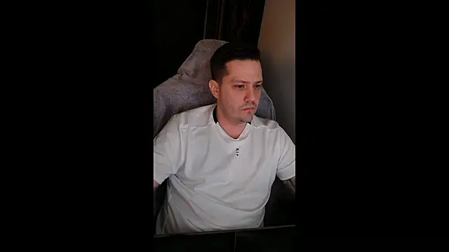 Snapshot of skrottum chatting on 03.03.25 skrottum online show from 03.03.25