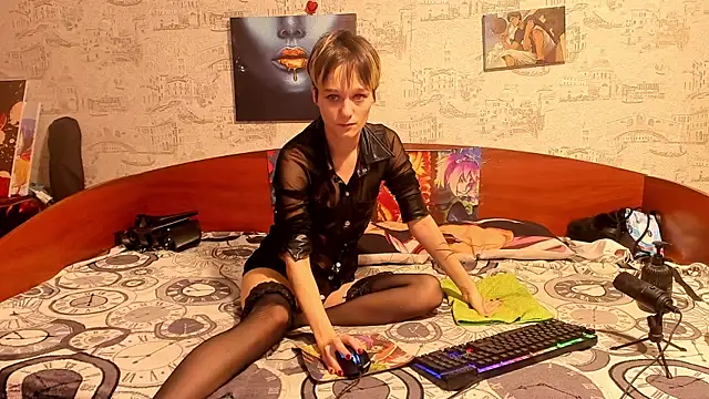 KagamiTayga online show from 10.18.25