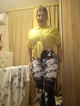 Snapshot of ROXOLANAA_SEXY chatting on 03.06.26 ROXOLANAA SEXY online show from 03.06.26