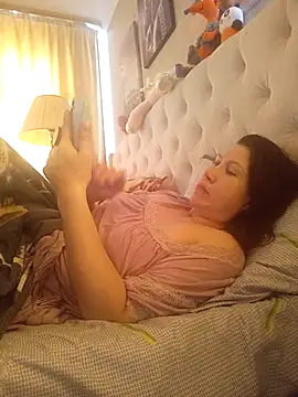 Snapshot of ROXOLANAA_SEXY chatting on 04.04.26 ROXOLANAA SEXY online show from 04.04.26