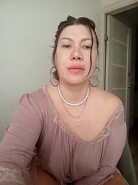 Snapshot of ROXOLANAA_SEXY chatting on 04.06.26 ROXOLANAA SEXY online show from 04.06.26