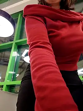 Snapshot of ROXOLANAA_SEXY chatting on 04.14.26 ROXOLANAA SEXY online show from 04.14.26