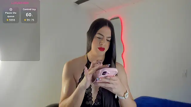 Snapshot of Naughtysofiaa chatting on 10.22.25 Naughtysofiaa online show from 10.22.25