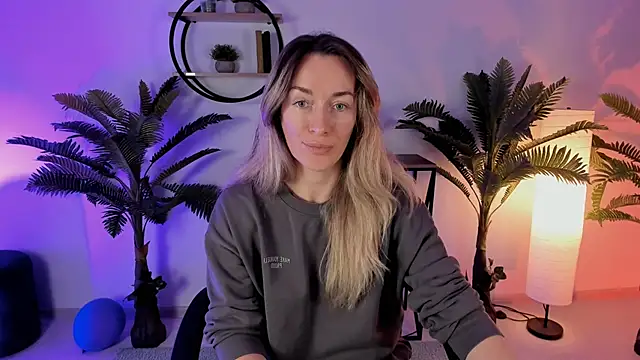 RebeccaMartinez online show from 01.04.25