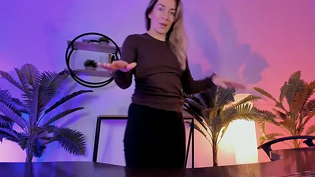 RebeccaMartinez online show from 01.05.25