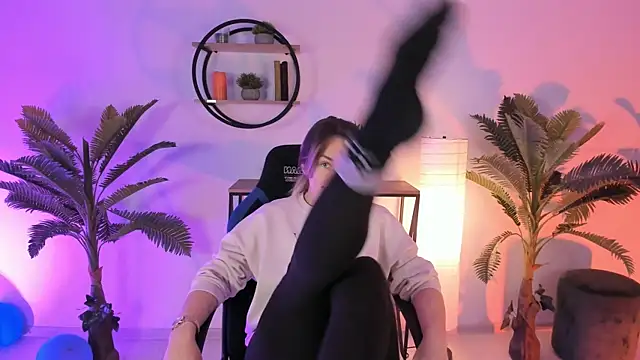 RebeccaMartinez online show from 01.11.25