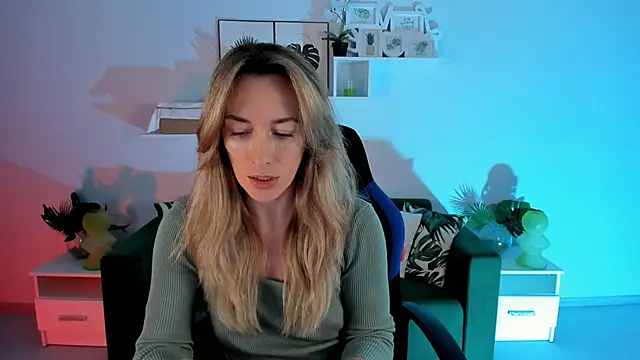 RebeccaMartinez online show from 02.02.25