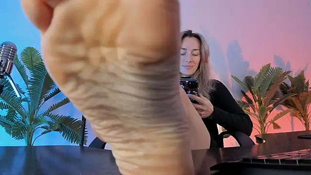 RebeccaMartinez online show from 02.08.25