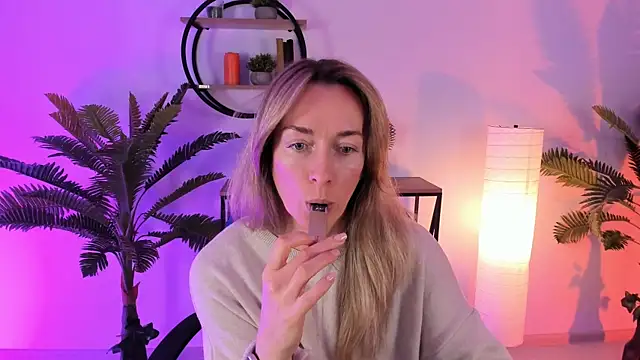 RebeccaMartinez online show from 02.09.25