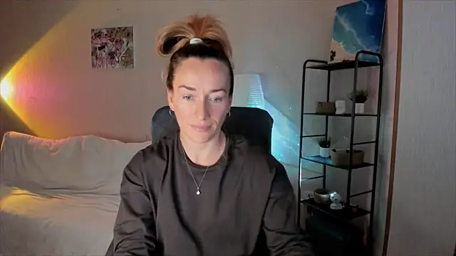 RebeccaMartinez online show from 11.02.25