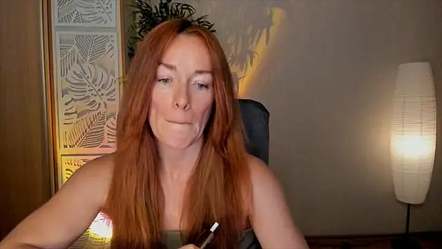 Snapshot of RebeccaMartinez chatting on 06.11.26 RebeccaMartinez online show from 06.11.26