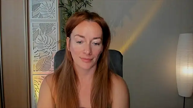 Snapshot of RebeccaMartinez chatting on 06.18.26 RebeccaMartinez online show from 06.18.26