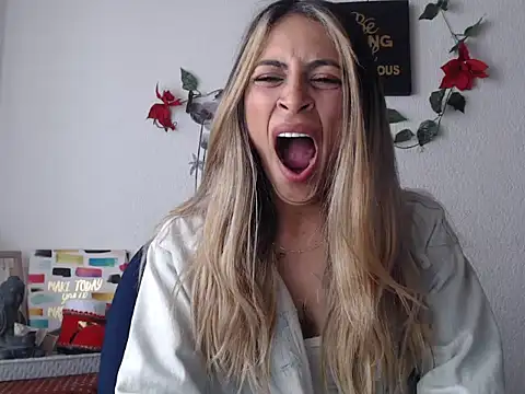 Liamiler01  online show from 03.20.25