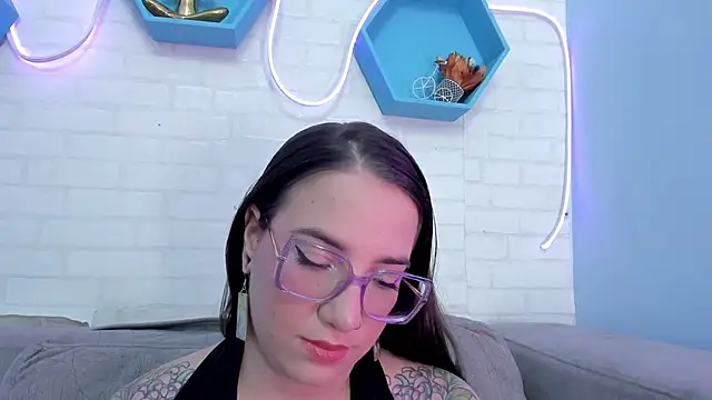 Snapshot of DEVA_BLUE_ chatting on 01.31.25 DEVA BLUE online show from 01.31.25