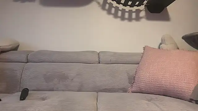 Snapshot of LucyFoxLulu chatting on 11.29.25 LucyFoxLulu online show from 11.29.25