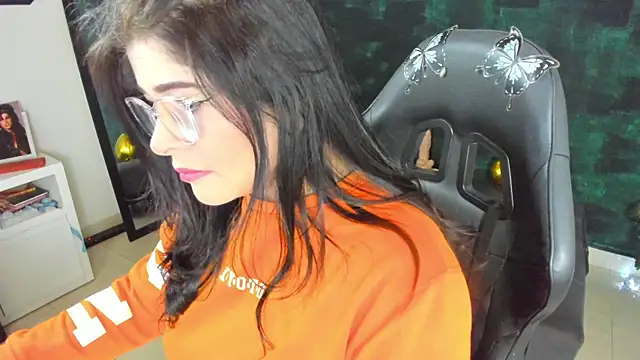 BellaFlaming online show from 12.20.24