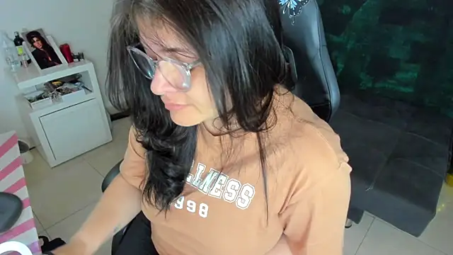 BellaFlaming online show from 01.24.25