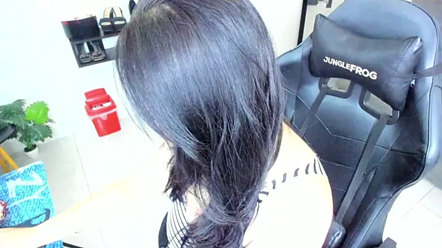 BellaFlaming online show from 11.25.25