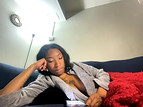 Iceblanca online show from 11.25.25