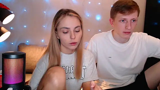 juliaanddima online show from 10.15.25