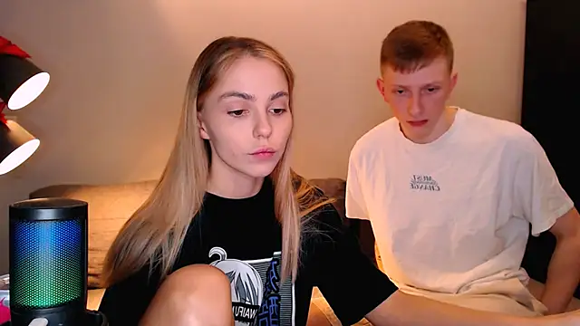 juliaanddima online show from 10.25.25