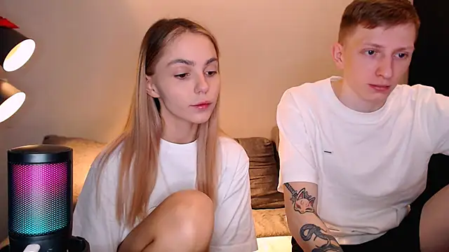 juliaanddima online show from 10.31.25