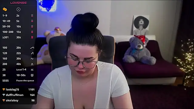 Emily Mo online show from 01.05.25