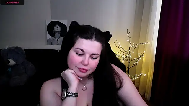 Emily Mo online show from 02.22.25