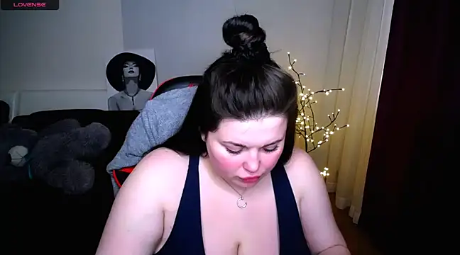 Emily Mo online show from 03.04.25