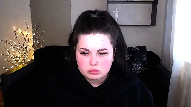 Emily Mo online show from 03.17.25