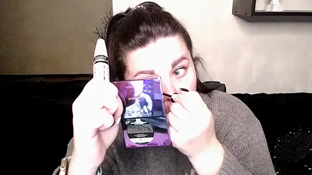 Emily Mo online show from 10.25.25