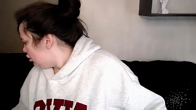 Emily Mo online show from 10.28.25