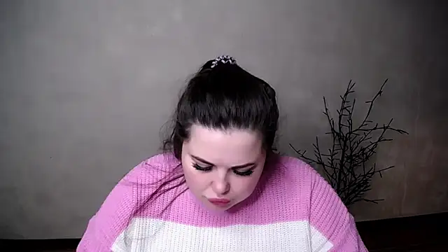 Emily Mo online show from 11.19.25