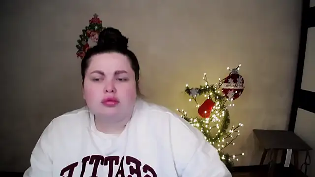 Emily Mo online show from 12.23.25