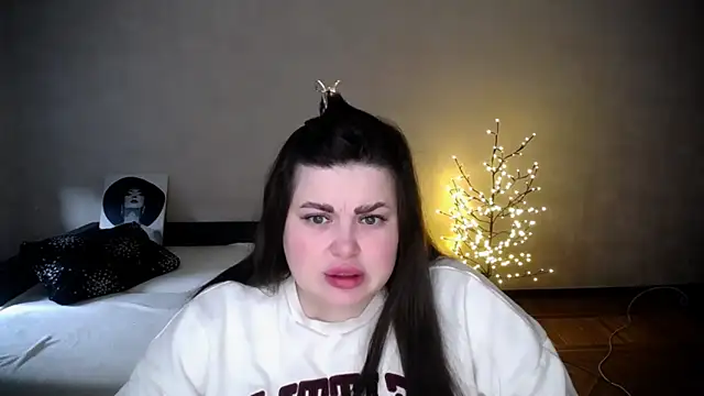 Emily Mo online show from 04.03.26