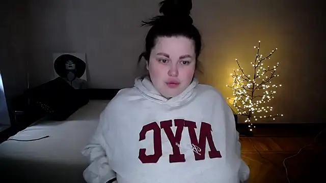 Emily Mo online show from 04.17.26