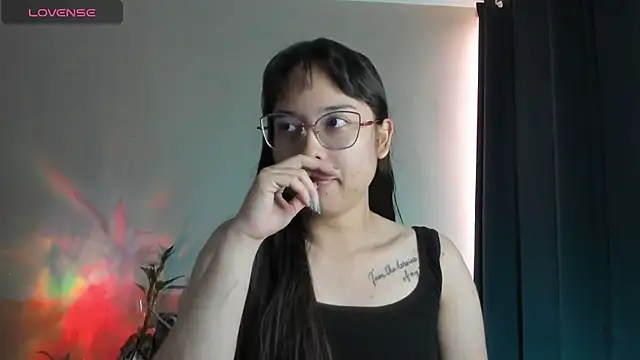Snapshot of shantalc3rezo chatting on 10.13.25 shantalc3rezo online show from 10.13.25