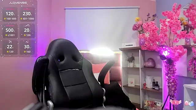 mia thompsonn  online show from 10.06.25