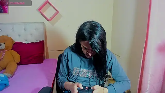 Snapshot of sweet1Girl chatting on 12.18.24 sweet1Girl online show from 12.18.24