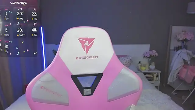 Snapshot of Katie_Cooper_ chatting on 12.14.24 Katie Cooper online show from 12.14.24