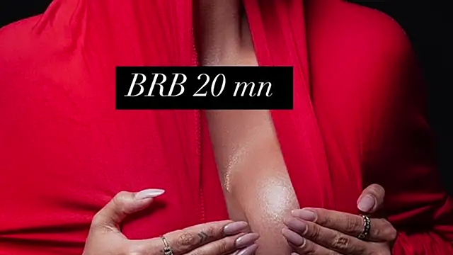 Snapshot of liah_v chatting on 01.18.25 liah v online show from 01.18.25