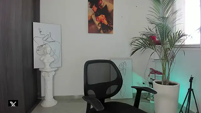 Snapshot of liah_v chatting on 01.22.25 liah v online show from 01.22.25