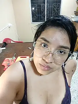 Snapshot of DanelyLopez chatting on 09.22.25 DanelyLopez online show from 09.22.25