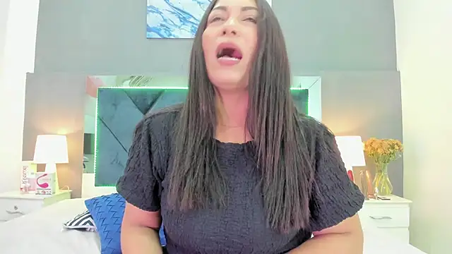 Lauralove 69 online show from 10.20.25