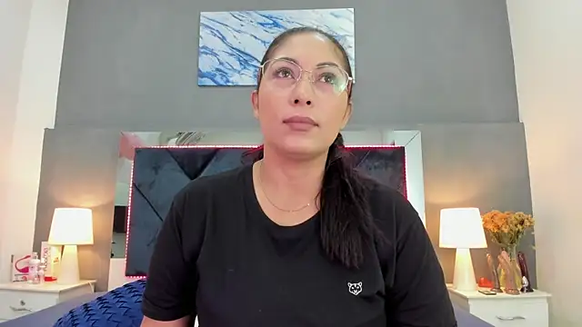 Lauralove 69 online show from 10.21.25