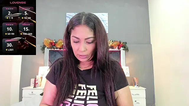 Lauralove 69 online show from 12.22.25