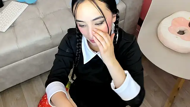 Snapshot of tinysara chatting on 04.30.26 tinysara online show from 04.30.26