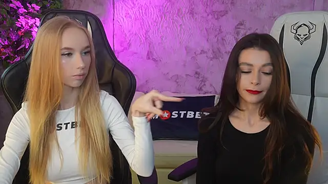 Amelia Blaze online show from 12.24.24