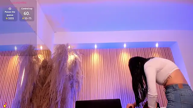 charlottewhitte online show from 12.27.24