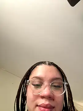 Snapshot of QueenNuttCollector chatting on 11.18.25 QueenNuttCollector online show from 11.18.25